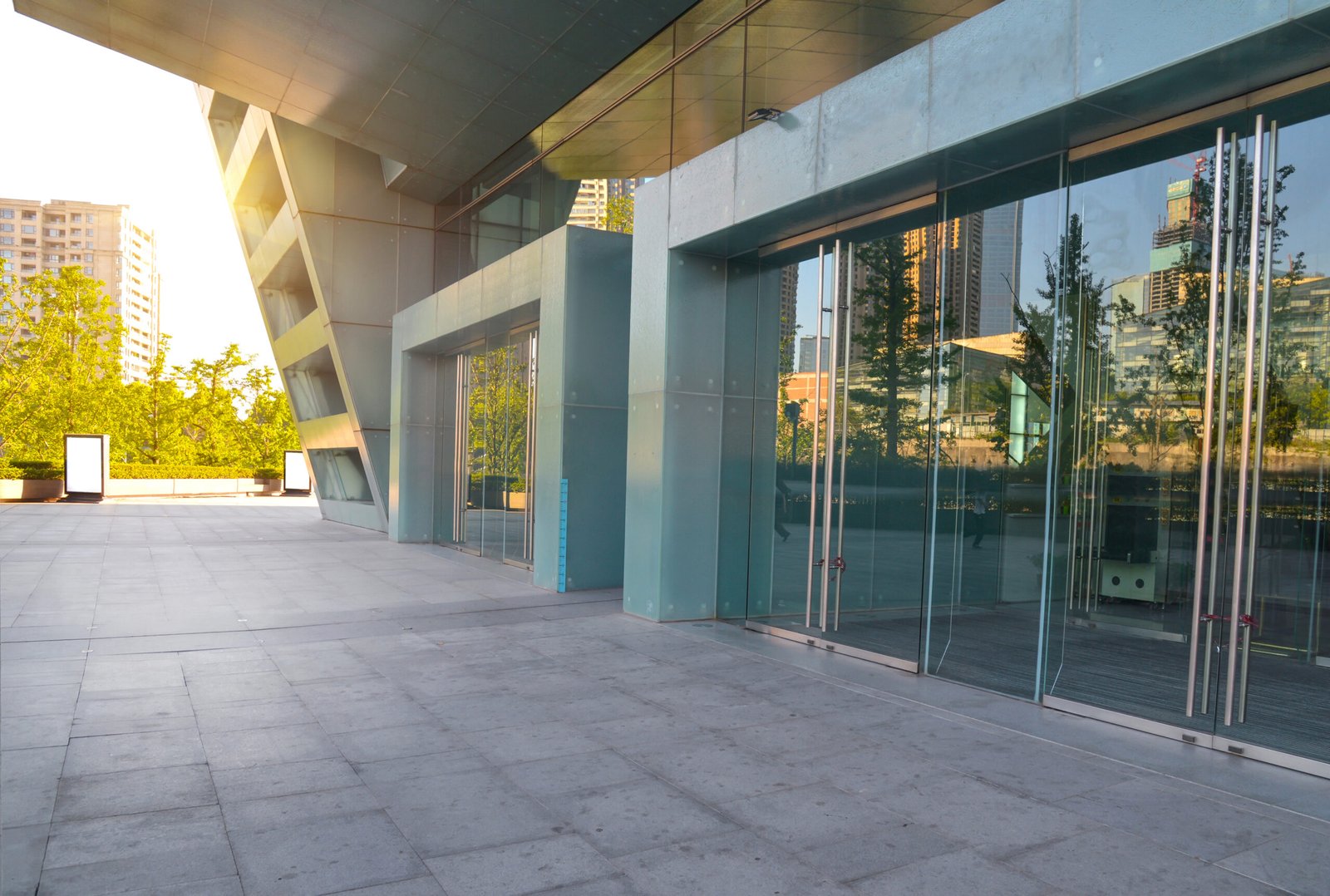 https://rplserramenti.it/wp-content/uploads/2026/04/exterior-modern-buildings-scaled.jpg